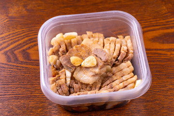 ゆで豚のにんにく醤油だれ