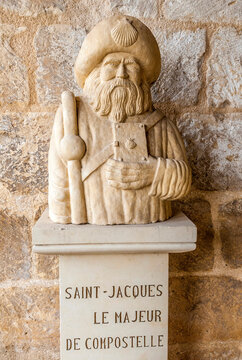 France, Charente Maritime, Pons, stone statue of Saint James the Great of Compostela, Hopital Neuf (12th century) (relay and hospice for the pelgrims 