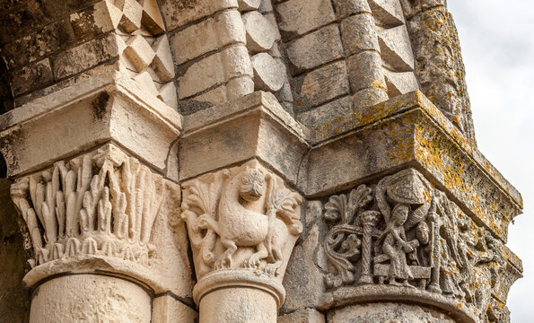 France, Charente Maritime, Saintes, church of Sainte-Marie of l'Abbaye-aux-Dames, capitals carved in stone