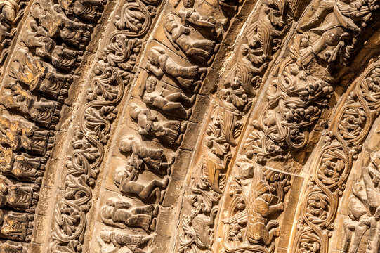 France, Charente Maritime, Saintes, church of Saint Marie l'Abbaye-aus-Dames, arch moulding of the West gate representing the Massacre of the Innocent