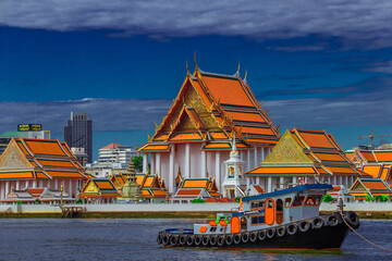 Wat Arun Ratchawararam Ratchawaramahawihan The Chao Phraya River, symbolizing the beauty of the world is one of the important landmarks. Beautifully decorated with art and architecture