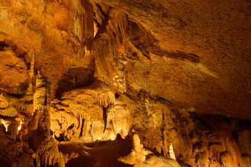 Sclputures calcaires dans la grotte de Trabuc à Mialet (30140), Gard en Occitanie, France