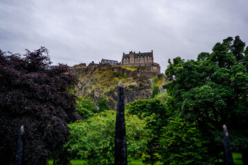 Fototapeta na wymiar View of old Edinburgh, Scotland from Princes Street Gardens