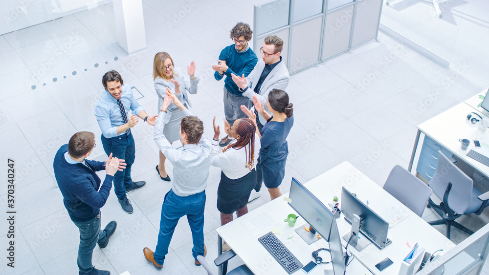 Aufkleber eight successful office workers doing team building exercise and applauding together in the unifying