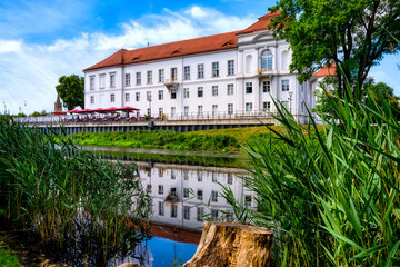 Obraz premium View of Oranienburg Castle with the banks of the river Havel in the foreground