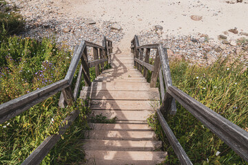 Obraz premium Picturesque wooden stairs leading downwards to a Beach at the Baltic Sea in Germany