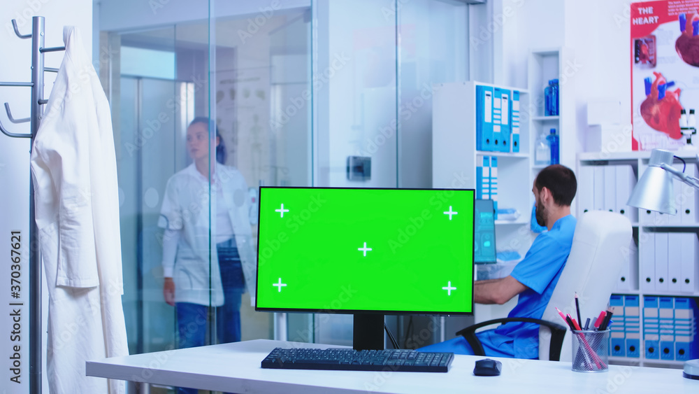Aufkleber doctor arriving in health clinic with computer having chroma key on display. desktop with blank and 