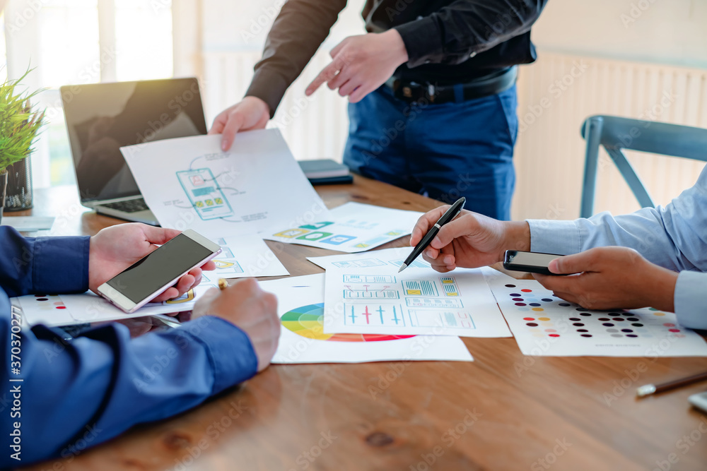 Poster ui ux graphic designer. group of designer creativity drawing a website outline and website ux app de