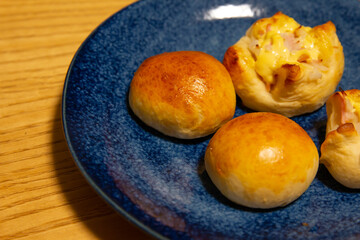 手作りパン、バターロールとハムマヨネーズ