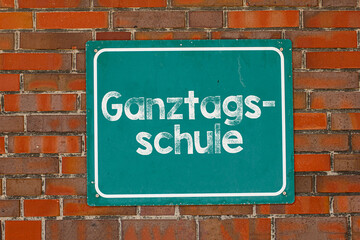Fototapeta na wymiar Schild Ganztagsschule