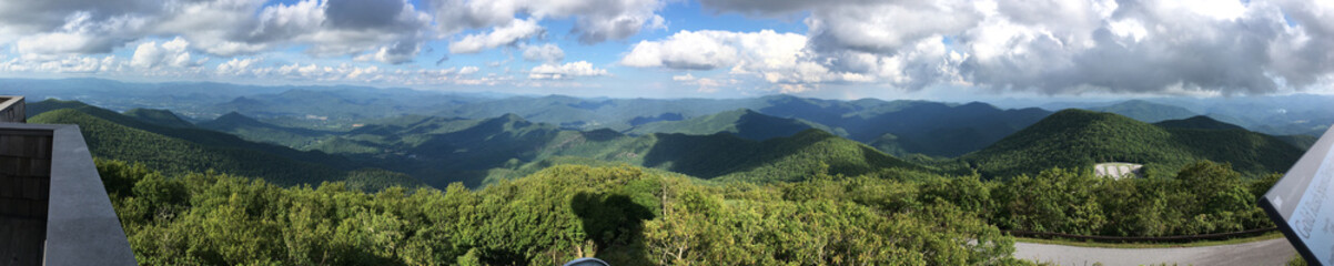 Fototapeta na wymiar View from Brasstown Bald the highest point in Georgia