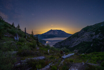 Obraz na płótnie Canvas Mount Saint Helens As Seen From Norway Pass At 10:30pm