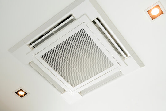 Ceiling mounted cassette type air conditioner for large rooms