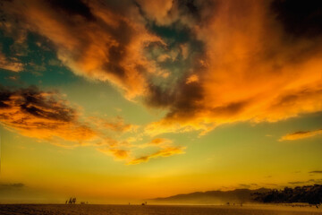 Fototapeta na wymiar santa monica beach cloudscape