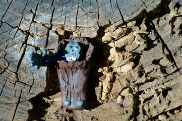 The figure of the zombie from clay peeking out of the coffin.