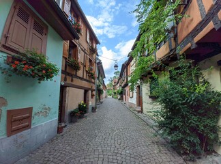 Rue Kaysersberg Riquewihr Ribeauvillé Ribeauvillé Mittelbergheim route des vins d'Alsace, plus beau village de france avec maison en bois poutre et charpente architacture  ferme à colombage