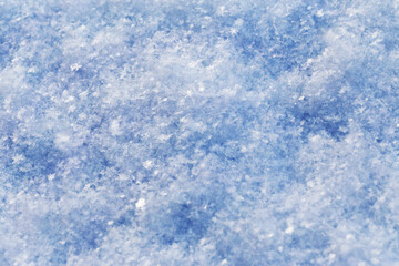 Obraz premium background of fresh snow texture in blue tone, selective focus