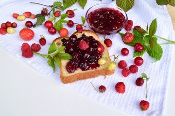 cheesecake with cherries