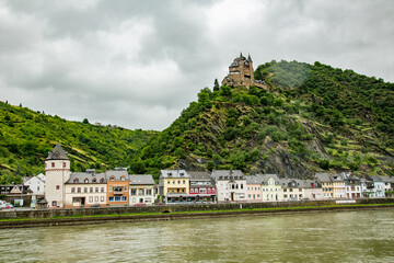 Fototapeta na wymiar The village of Sankt Goar, Germany along the Rhine River with the Katz Castle on the hill above.