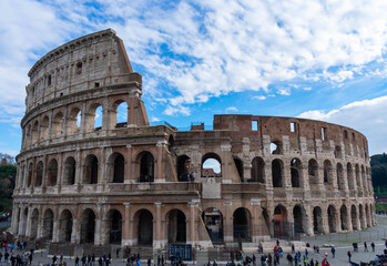 Fototapeta na wymiar the roman colosseum on a sunny day