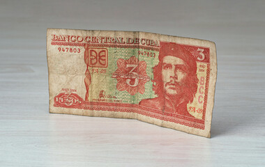 A very old paper banknote from Cuba with portrait of Ernesto Che Guevara, isolated. 