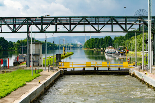 Main river, Germany;  A Lock on the Main River