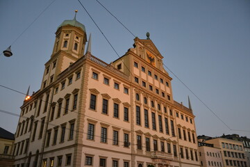 Fototapeta na wymiar Augsburger city hall in evening
