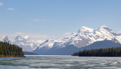 Obraz premium Beautiful Drive through the Rocky Mountains Alberta Canada 