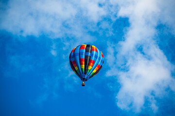 Fototapeta na wymiar hot air balloon in flight