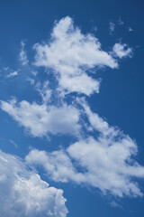 Obraz premium Blue sky and white clouds