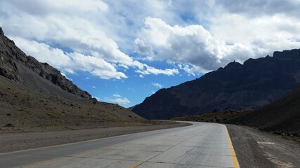 Entre la ruta y montañas 5