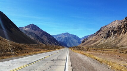 Entre la ruta y montañas 2