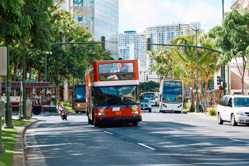 Fototapeta na wymiar ハワイ・ホノルルの観光バス