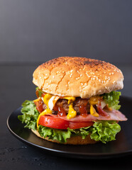 Hamburguesa de autor con ingredientes orgánicos