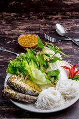 Fried mackerel with Thai rice noodles