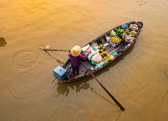 Phong Dien floating market very famous in Mekong delta
