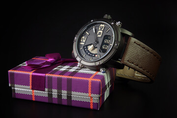 Men's wrist watch with gift box	
