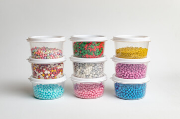 Grageas, perlas y granos comestibles para decorar postres.