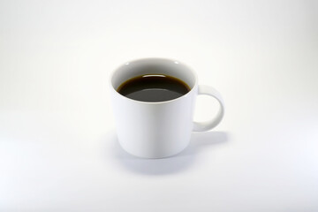 白いカップに入った一杯のコーヒー