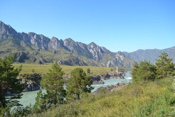 Fototapeta na wymiar Beautiful view of the Altai Mountains and turquoise katun river