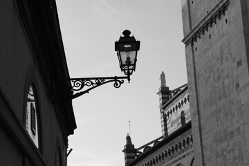 Fototapeta na wymiar Lampione centro storico Prato - B/N