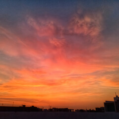 Obraz premium light after sunset over the city