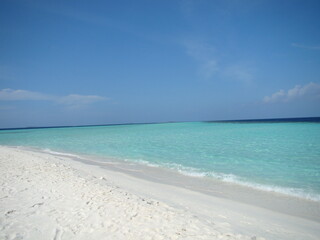 Fototapeta na wymiar MALDIVES, BLUE SEA AND BEACH