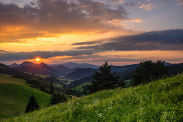 Fototapeta na wymiar sunset over a mountain valley in Slovakia in the Pieniny National Park