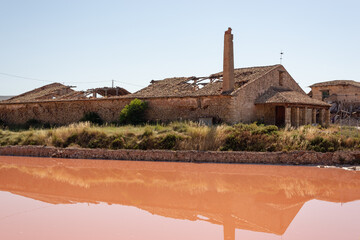 Ruinas del antiguo almacén de sal de San Antonio en las Salinas de Imón. Tomada en Imón,...