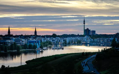 Phönixsee und Skyline Dortmund im Sonnenuntergang © Michael