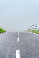 【志賀草津高原道路】霧中の幻想的な道路