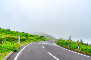 【志賀草津高原道路】霧中の幻想的な道路