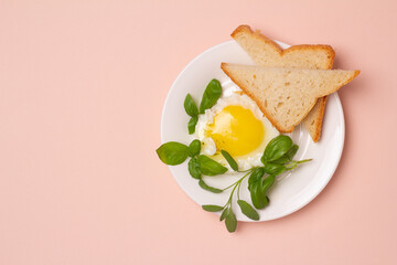 scrambled eggs with bread and basil.
