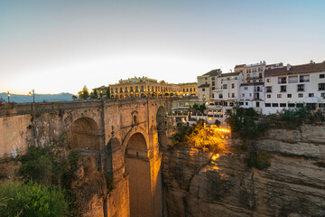 Ronda es un pueblo de la provincia de Málaga en Andalucía que destaca por sus miradores, como los...